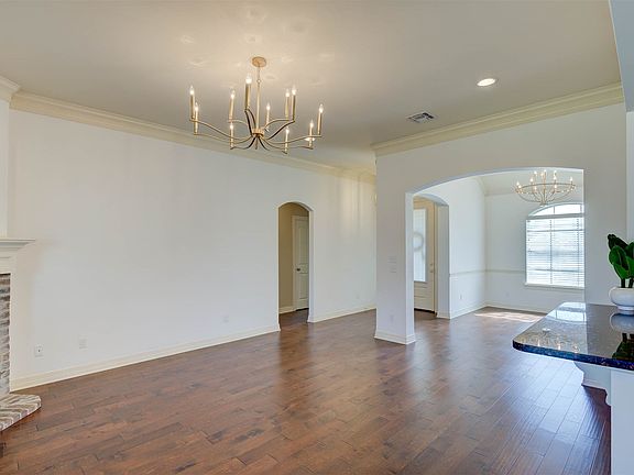4th image of 233 Sedgewick Ave