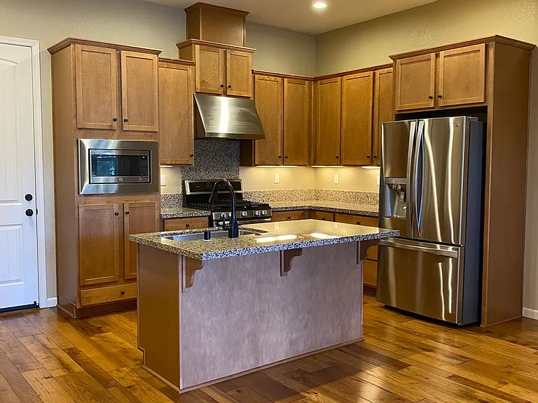 1053 Catalina Dr — Photo 5