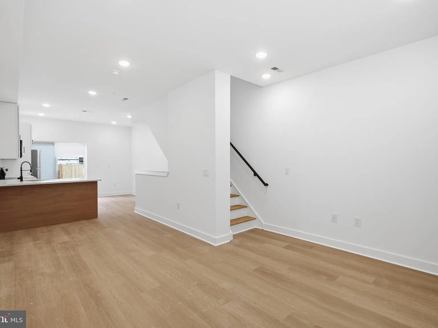4 bed, 3.0 bath, $2,300 — Photo 3