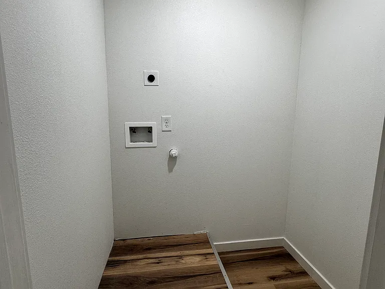 4627 Capitol Ave — Photo 10