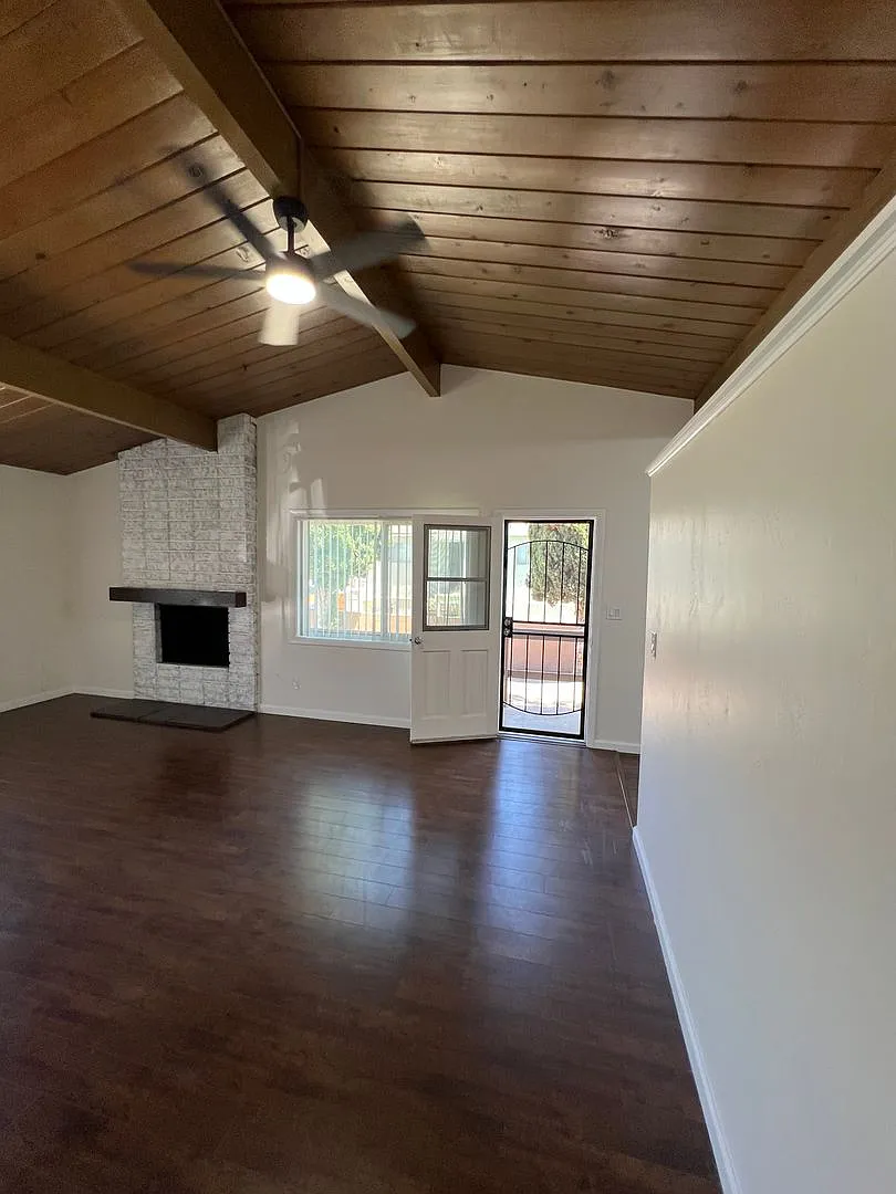 2 Bedroom Home for Rent in Lemon Grove With Bonus Room — Photo 2