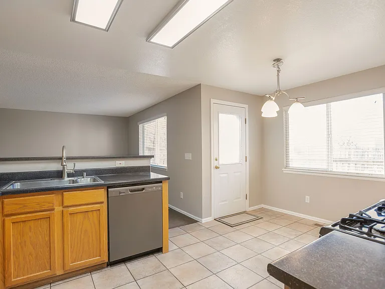 5327 S Ukraine St — Photo 6