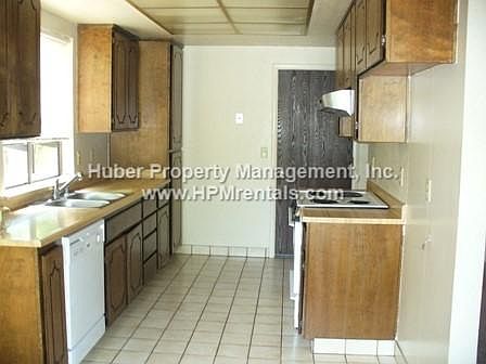 3rd image of 1390 Wimbledon Dr