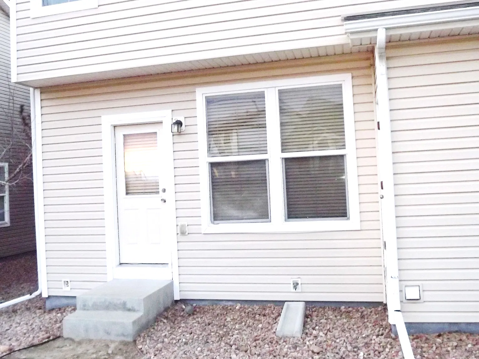 3 bed, 2.5 bath, 1507 sqft, $1,750 — Photo 3