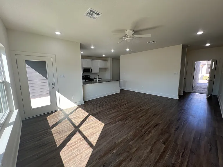 917 Allie Way — Photo 4