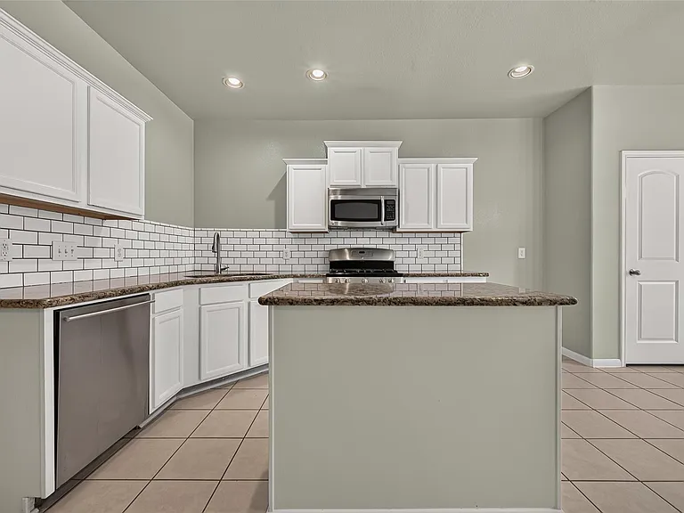 2110 Castle Gardens Ln — Photo 15