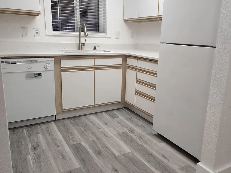 979 Plymouth Dr NE — Photo 11