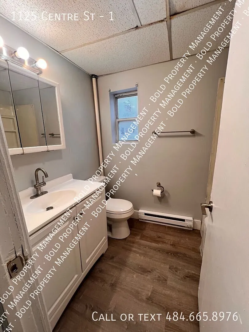 Two Bedroom One Bathroom — Photo 3