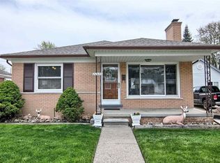 22426 Lincoln St, Saint Clair Shores, MI 48082