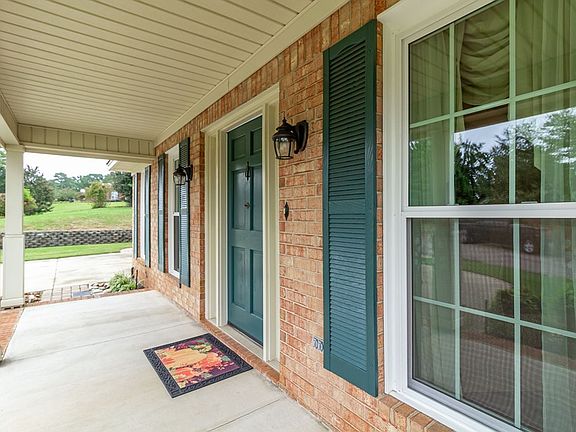 5th image of 533 Wessex Dr