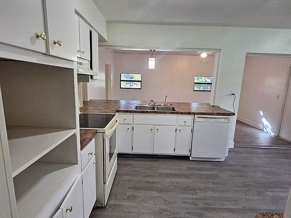 5th image of 3951 NW 36th Ave