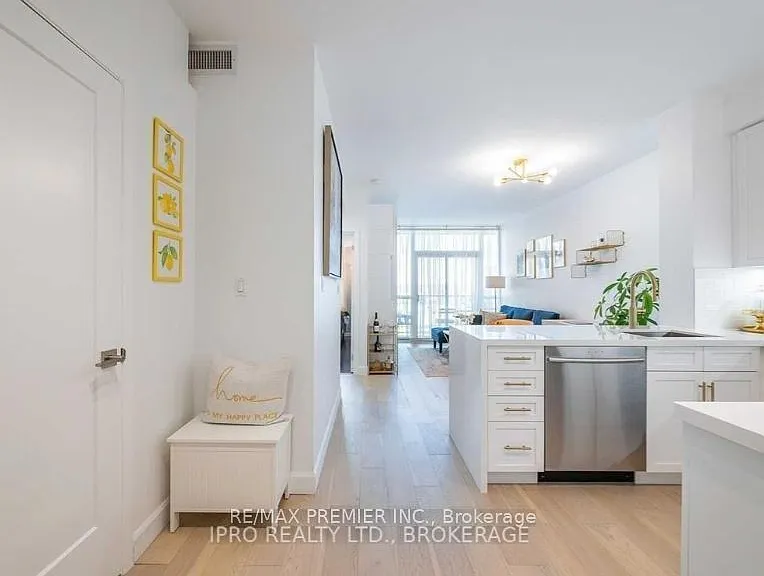3391 Bloor St W #411 — Photo 3