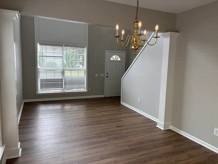 2435 Normancrest Ct — Photo 8