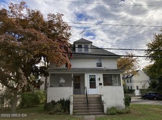 35 Sinawoy Rd, Cos Cob, CT 06807