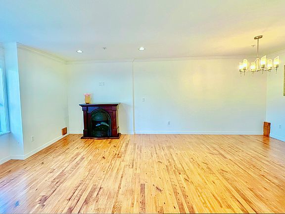 3rd image of 3685 Woodland Dr