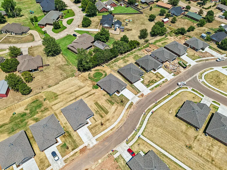 Enclave Estates — Photo 32