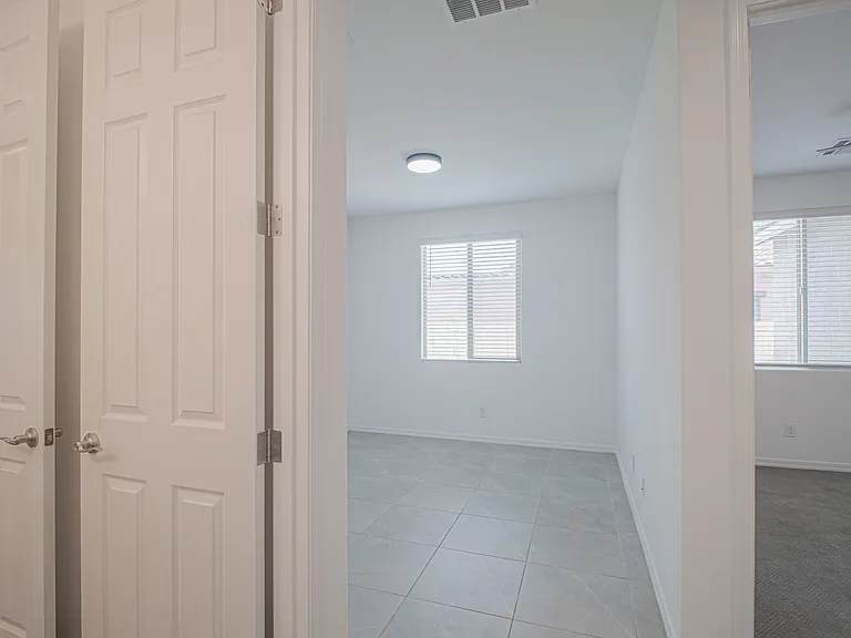 1793 N Westfall Ln — Photo 17