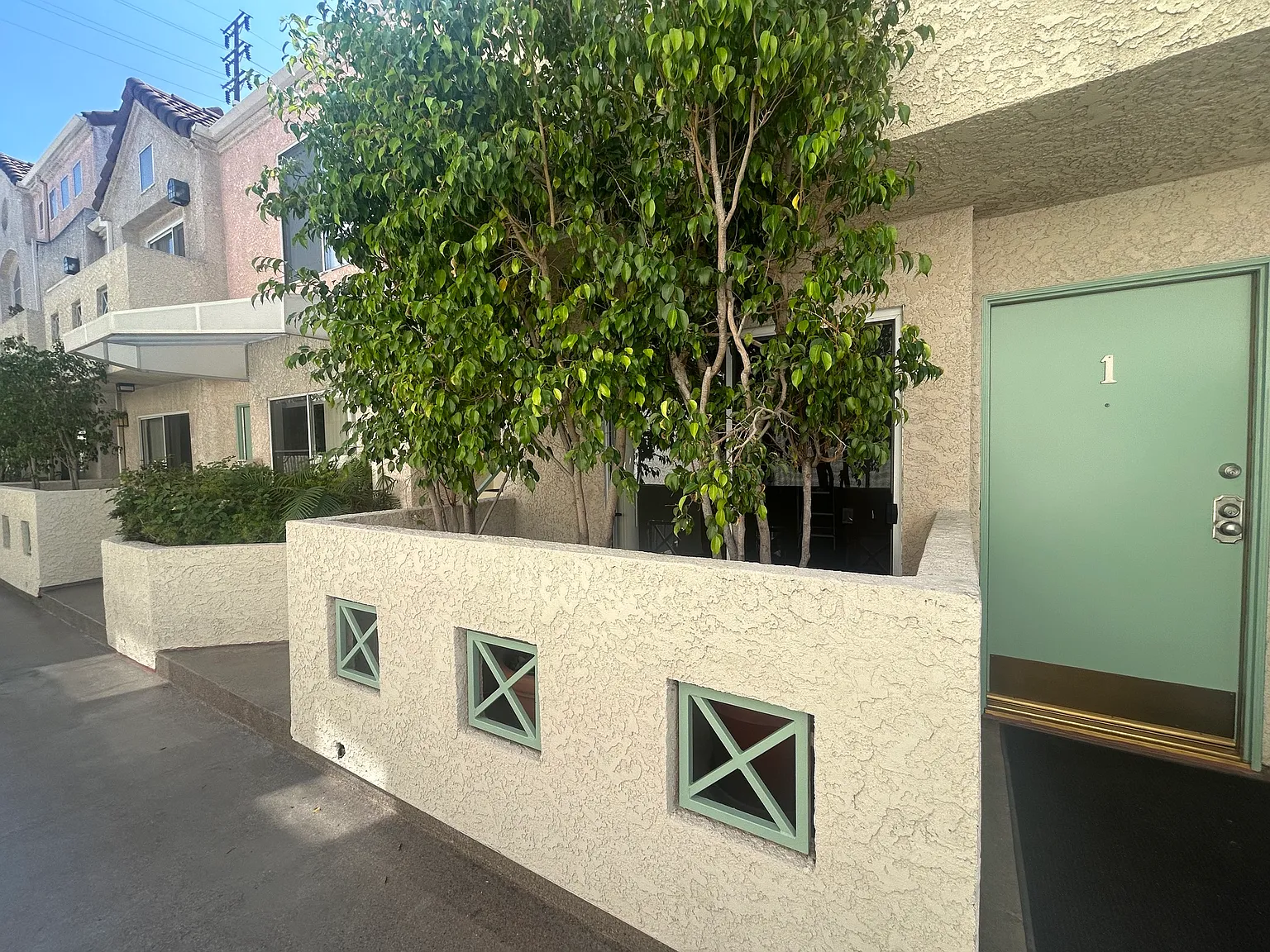 1 bed, 940 sqft, $2,240 — Photo 3