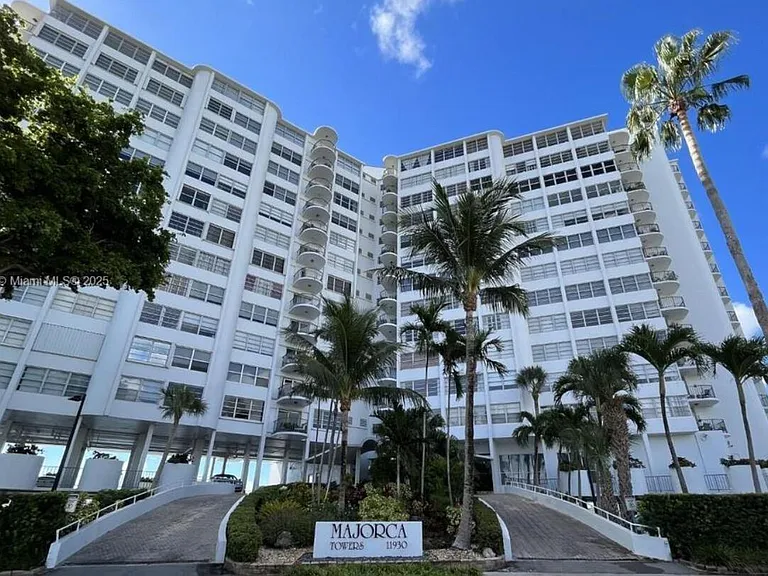 11930 N Bayshore Dr #Penthouse 10 — Photo 18