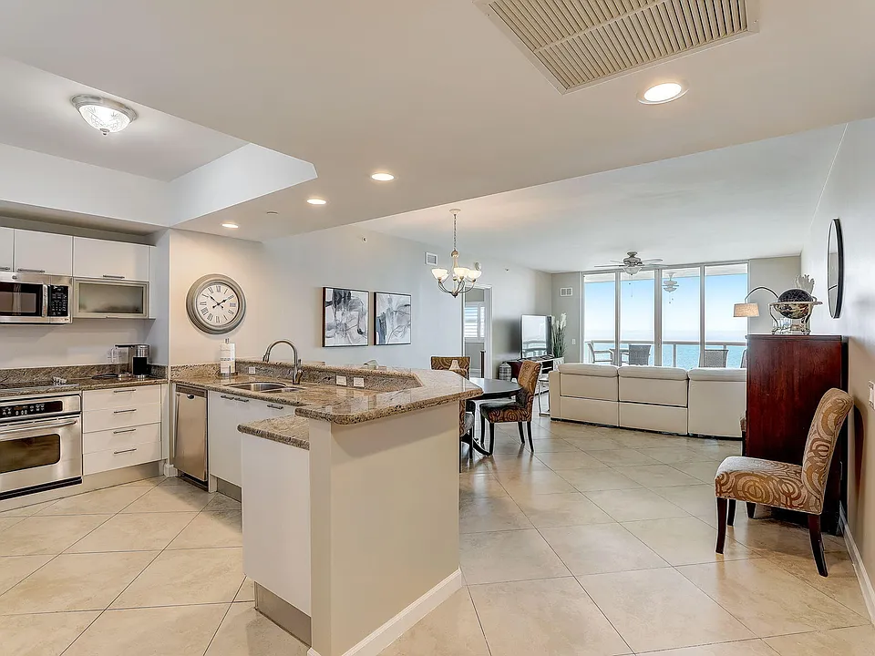 2650 Lake Shore Dr #804