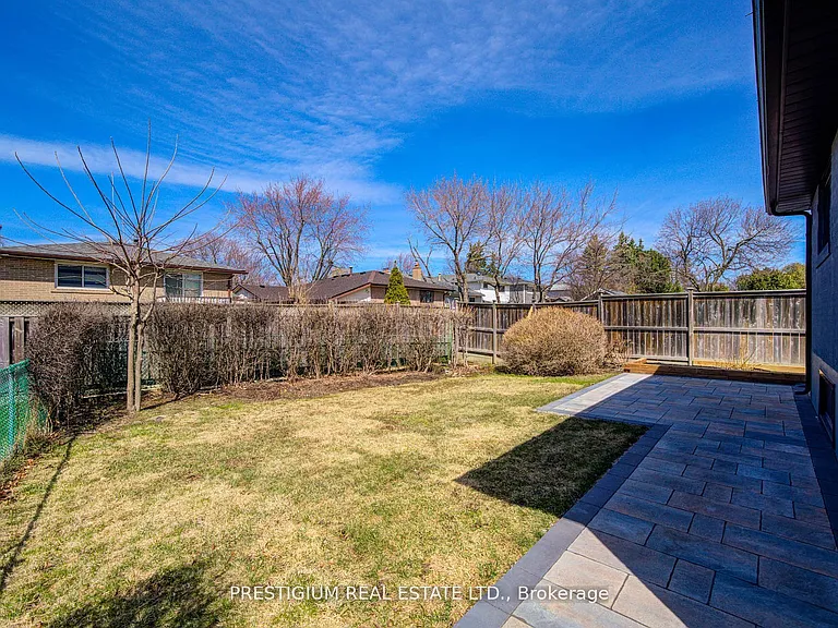 6 Willis Dr #UPPER LEVEL — Photo 33