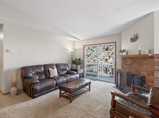 1046 E Travelers Trl #39, Burnsville, MN 55337