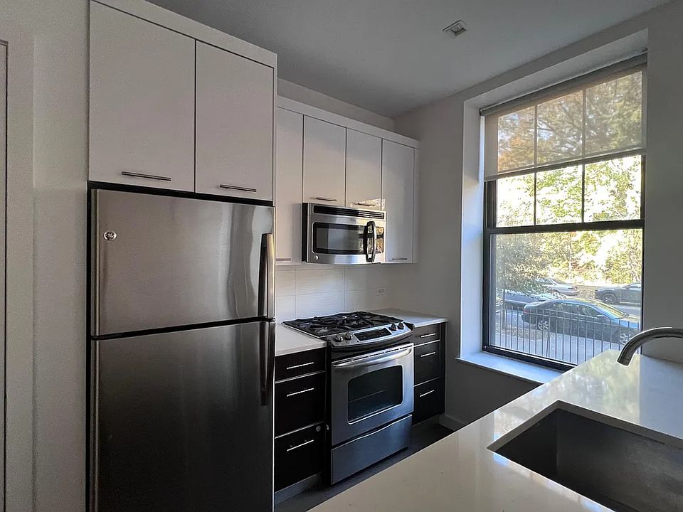 1st image of 123 Parkside Ave #1S