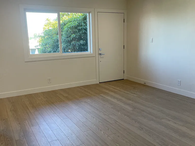 1836 E 25th St #2 — Photo 8