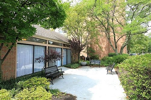 2nd image of 2877 E Broad St APT B15