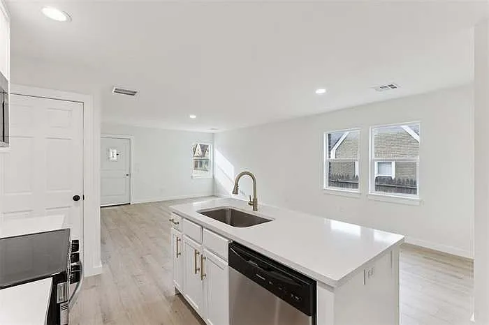 2809 NW 22nd St — Photo 14