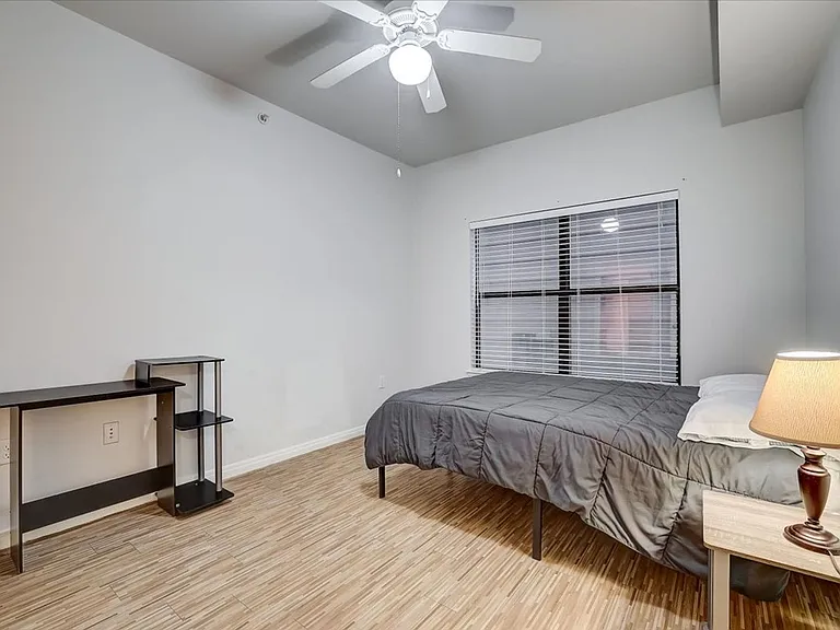 Texan Pearl Best Value in West Campus — Photo 18