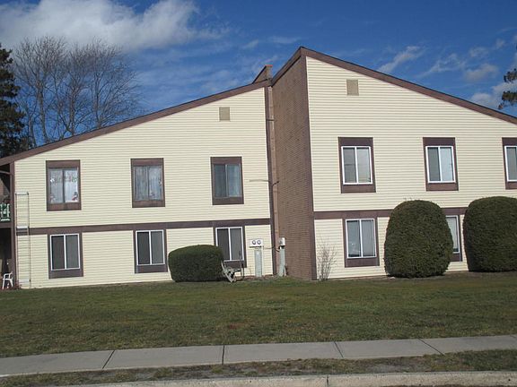 3rd image of 39 Newport Ct #254