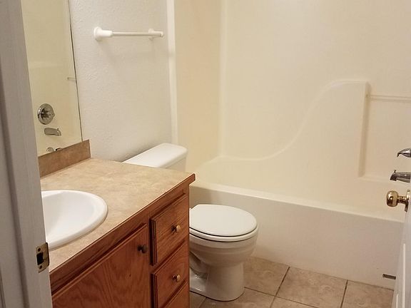 4th image of 296 Victoria Dr APT A