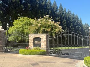 94 W Everglade Ave, Clovis, CA 93619