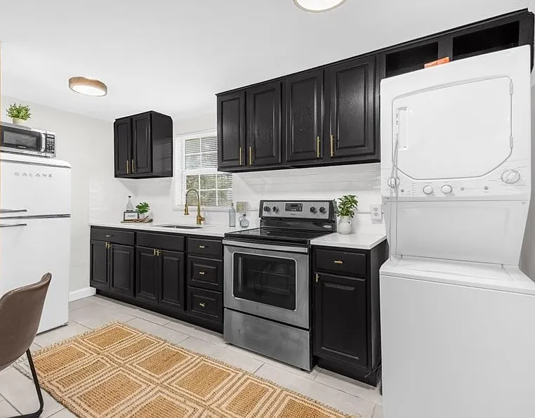 Studio, 520 sqft, $2,100 — Photo 4