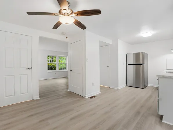 10214 Millstream Dr, Gaithersburg, MD 20886
