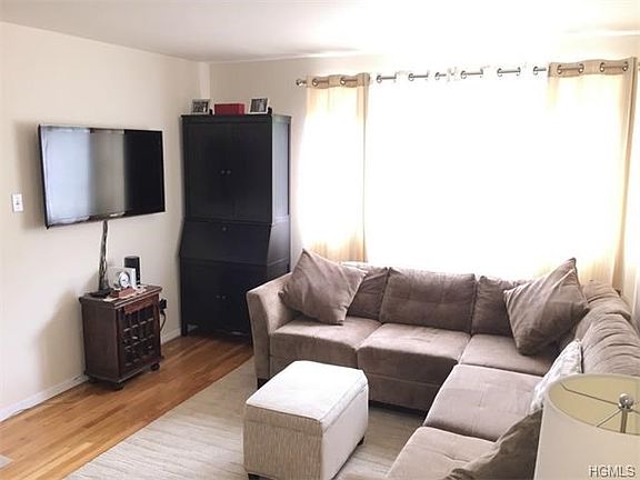 Spacious and Bright Living Room