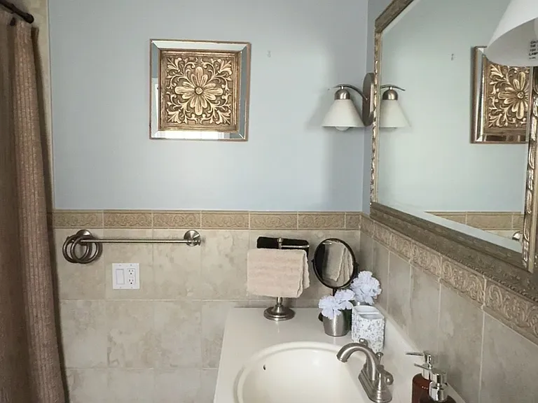 19-21 Agate Pl — Photo 6