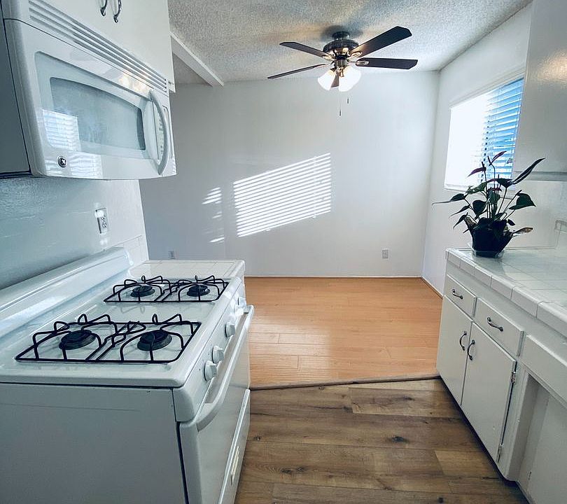 1st image of 10736 Magnolia Blvd #16