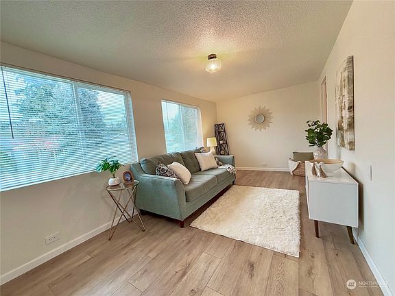4th image of 818 108th Street S