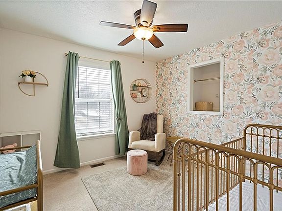3rd image of 1608 NE Harvest Ln