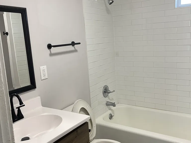 1308 S Northern Blvd — Photo 8