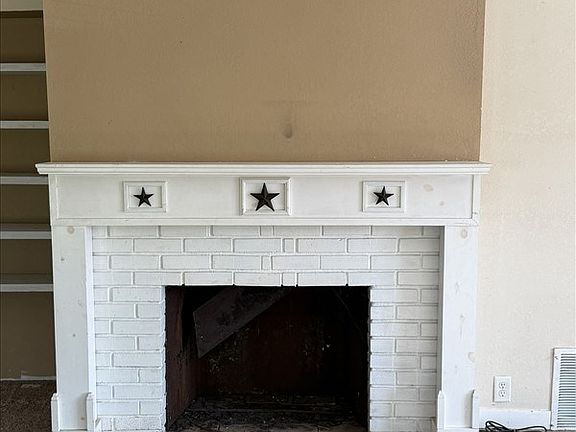 4th image of 101 W Mill St