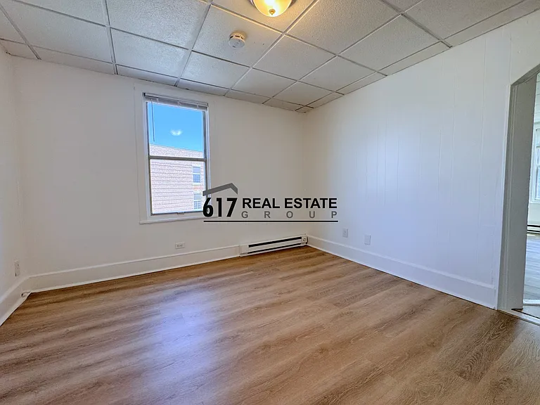 235 E Eagle St #3 — Photo 16