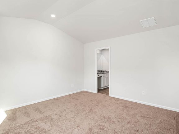 5th image of 662 Lancelot Dr
