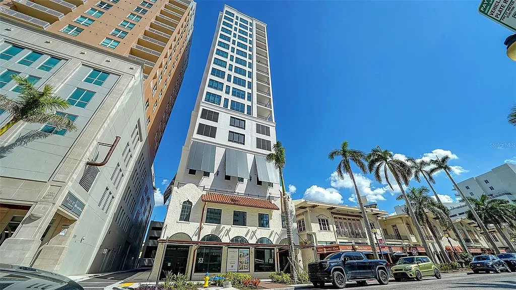 2 bed, 2.0 bath, 1122 sqft, $5,500 — Photo 1