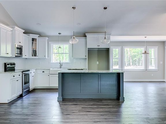 3rd image of 25 Scarlet Oak Dr