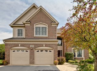 10 Eagle Ridge Dr, Hawthorn Woods, IL 60047