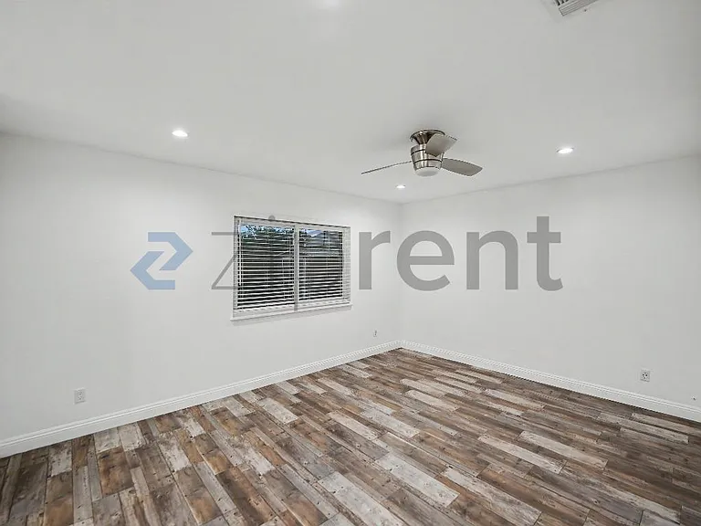 1231 W 87th St — Photo 12