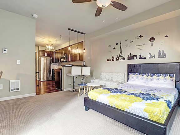 Living room/bedroom area